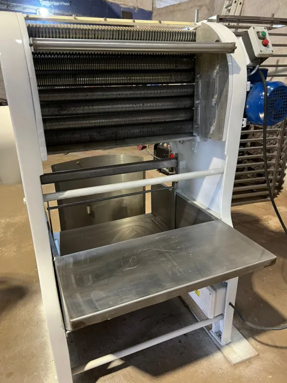 Vendo maquina para hacer fideos frescos — foto 3