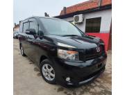 VENDE TOYOTA NEW VOXY NOAH COLOR NEGRO AÑO 2007 Real NAFTERO 2.0