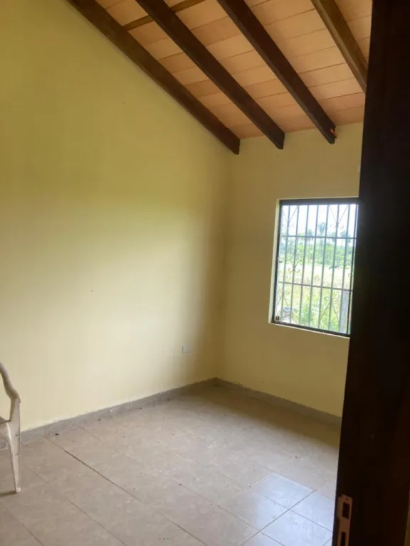 INVERSIONISTAS!!!! OFERTA EN ITAGUA - CASA de 100 m2 CON TERRENO DE 7347 MTS2! — foto 2