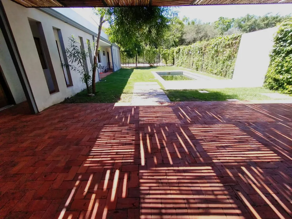 RESIDENCIA EN SAN BERNARDINO! A PASOS DEL ANEXO LAGO AZUL! — foto 3