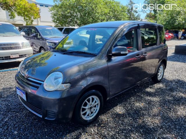 Toyota sienta 2010