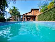 Vendo o Alquilo fina residencia en esquina en Carmelitas.