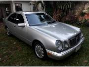 Mercedes E300 impecable