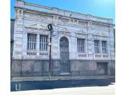 VENDO CASA con 110 AÑOS DE ANTIGÜEDAD en CENTRO DE ASUNCIÓN