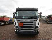 Scania P380 8x2 con cisterna para combustible o agua