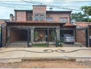 VENTA Amplia Residencia de 2 plantas y piscina en Barrio Mburucuya