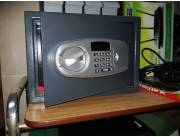 Vendo caja fuerte seminueva de metal con cerradura electrónica