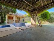 Relajate en la piscina de esta fabulosa casa en San Vicente