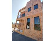 Vendo hermoso dúplex en Villa Elisa, bo. Rosedal