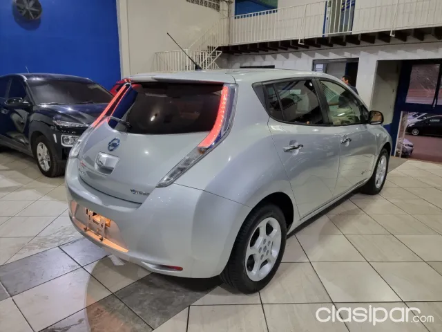 Nissan 100 2011 — foto 5