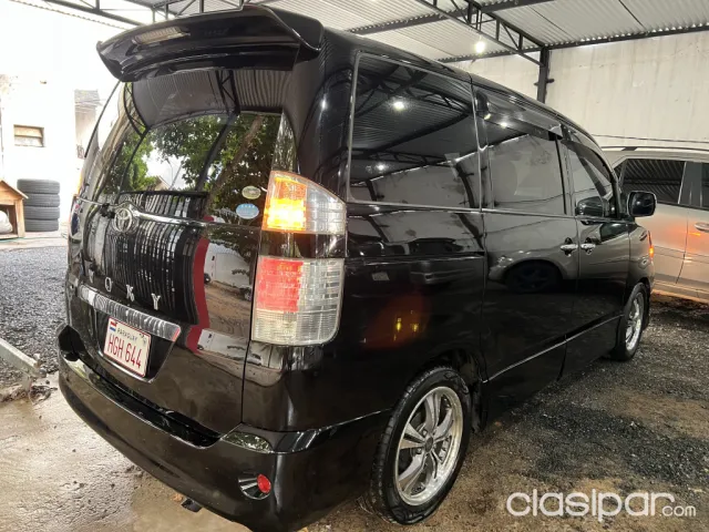 Toyota Voxy 2007 — foto 4
