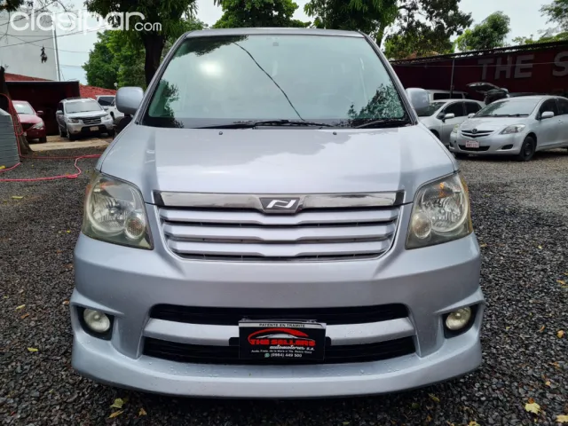 Toyota Noah 2002 - foto 2