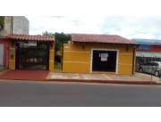 VENDO CASA CON SALON COMERCIAL EN LAMBARE - A CUADRAS DEL SUPER PUEBLO