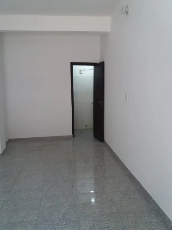 SALON COMERCIAL EN PLENO CENTRO DE SAN LORENZO — foto 2