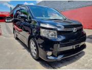 Toyota New Voxy 2008.