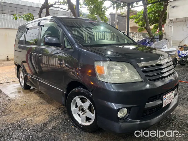 Toyota Noah 2003 - foto 2