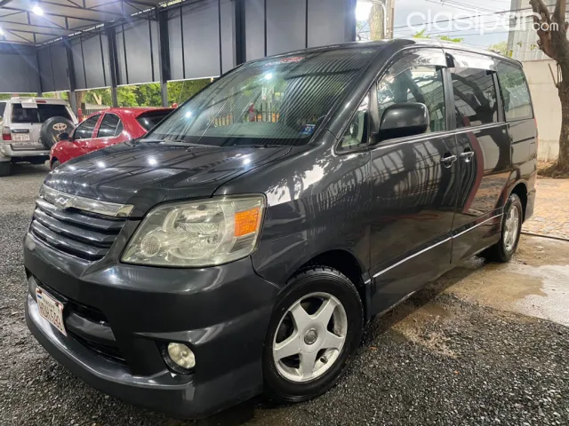 Toyota Noah 2003 — foto 3