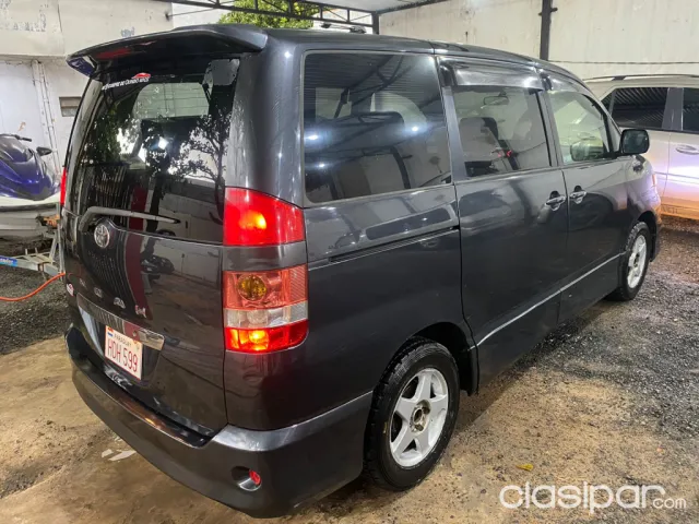 Toyota Noah 2003 - foto 8