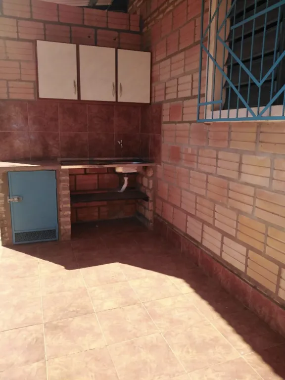 PIEZA CON BAÑO PRIVADO EN SAN LORENZO - UNICA. — foto 2