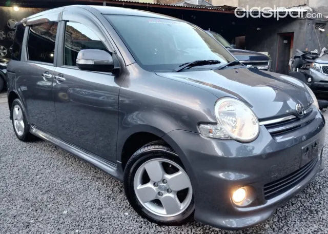 Toyota Sienta 2009 - foto 2