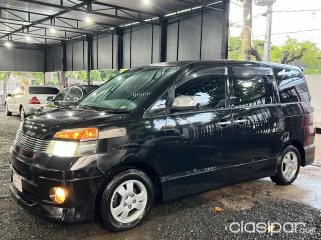 Toyota Voxy 2004 — foto 3