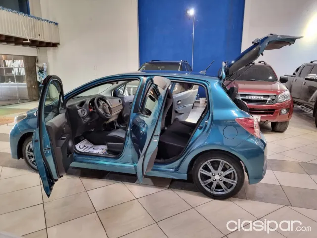 Toyota Vitz 2011 — foto 7