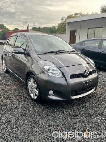 Toyota Vitz 2010 — foto 2