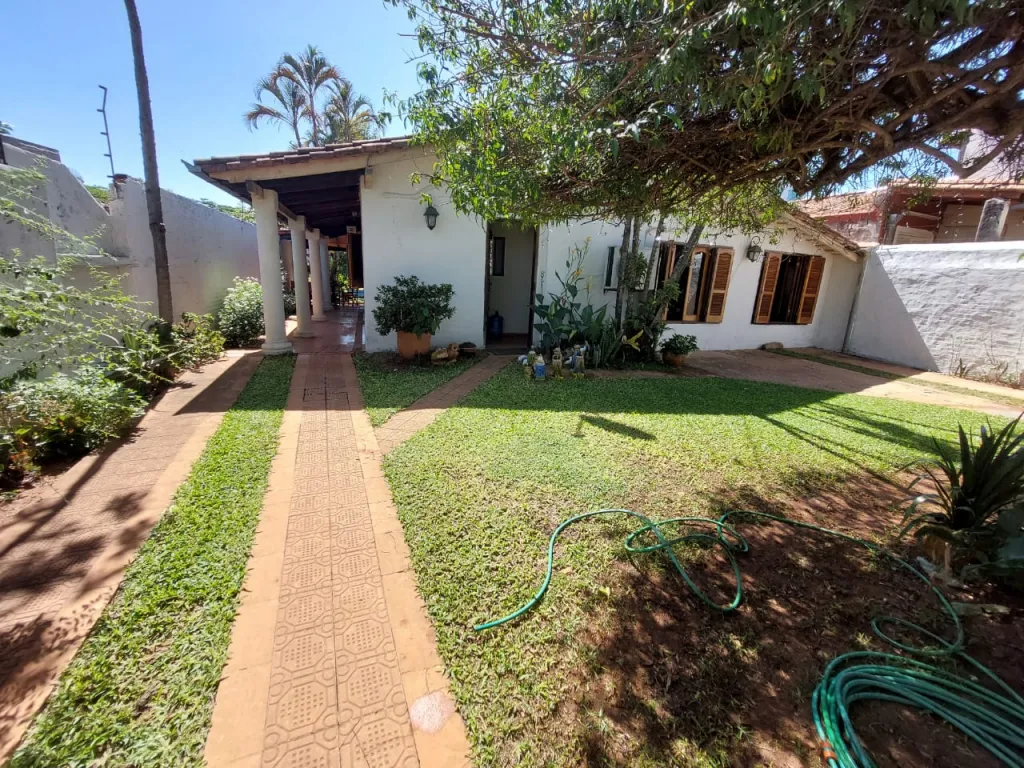 VENDO CASA A RECICLAR, ESTRATEGICA UBICACION, B° MBURUCUYA — foto 2