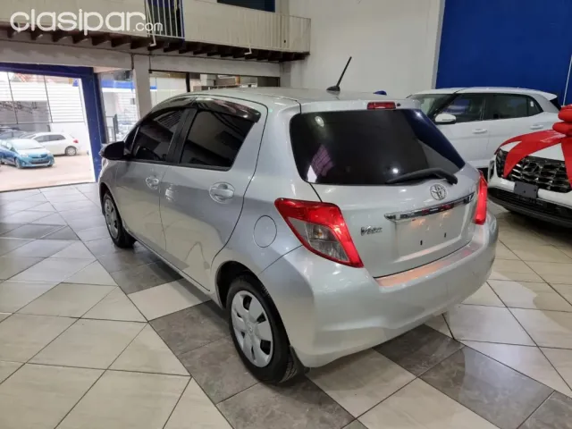 Toyota Vitz 2012 — foto 4