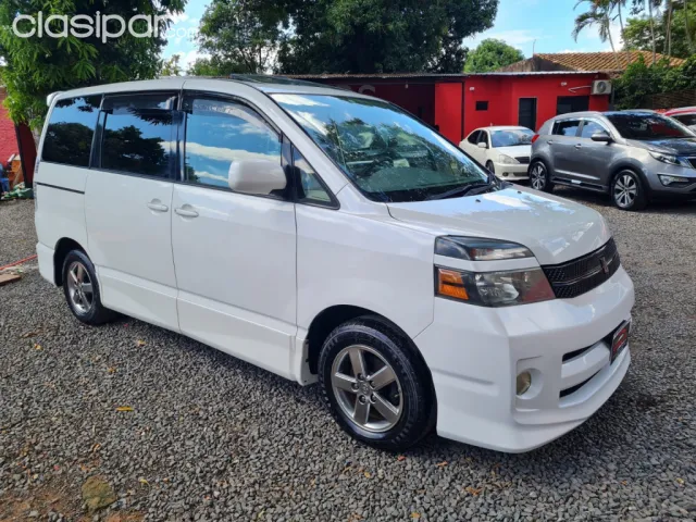 Toyota Voxy 2004 - foto 2