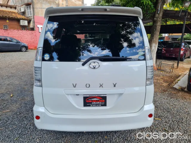Toyota Voxy 2004 — foto 3