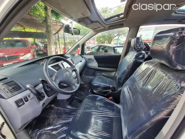 Toyota Voxy 2004 — foto 4