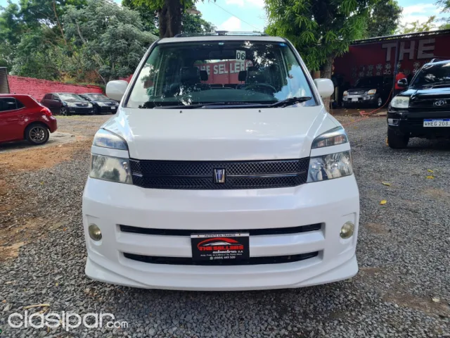 Toyota Voxy 2004 — foto 5