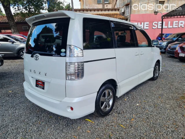 Toyota Voxy 2004 — foto 6