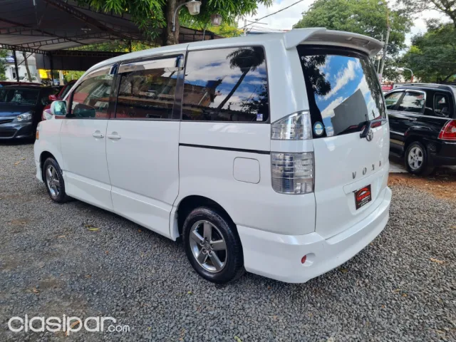 Toyota Voxy 2004 — foto 7