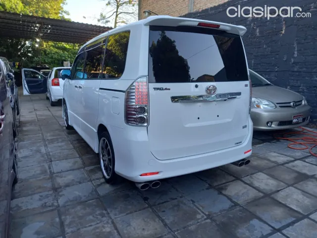 Toyota Noah 2010 — foto 5