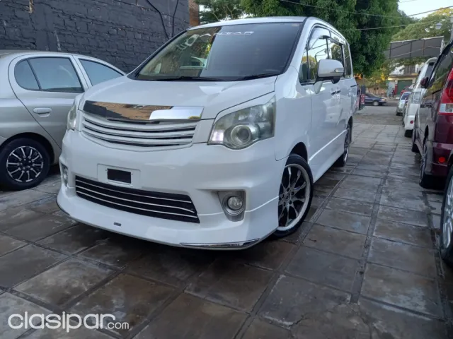 Toyota Noah 2010 — foto 4