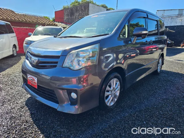 Toyota Noah 2011 - foto 2