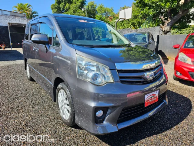Toyota Noah 2011 — foto 3