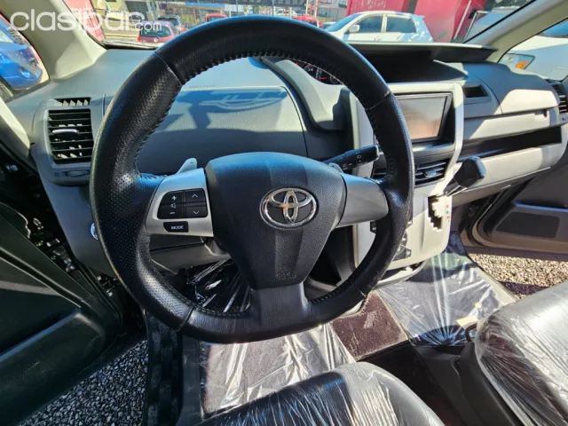 Toyota Noah 2011 - foto 8