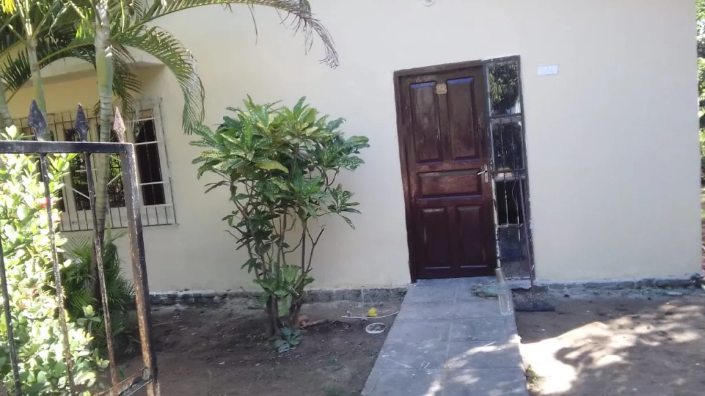 CASA EN YPANE, ESPECIAL INVERSION. OFERTAAA. — foto 2