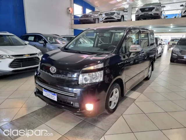 Toyota Voxy 2010 - foto 2