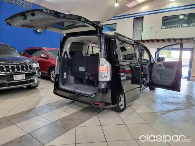 Toyota Voxy 2010 — foto 6