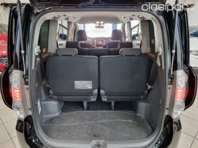 Toyota Voxy 2010 — foto 7