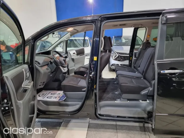Toyota Voxy 2010 - foto 8