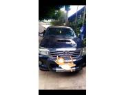 Vendo camioneta HILUX importado color negro