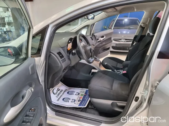 Toyota Auris 2010 — foto 7