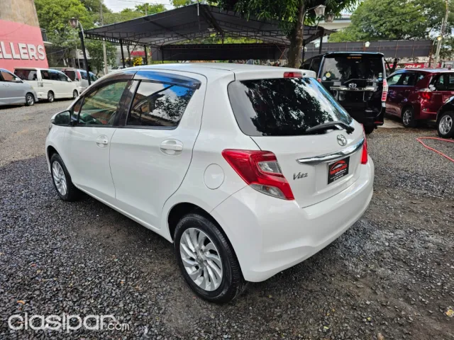 Toyota Vitz 2014 — foto 4