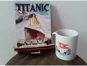 Titanic Memorabilia mini poster, barco, taza y Replica salvavidas.
