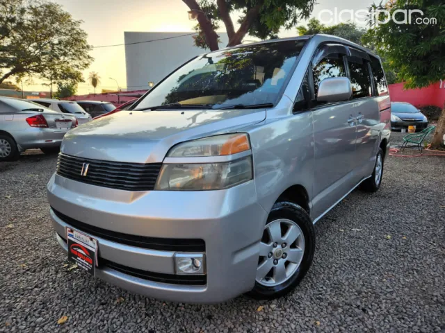 Toyota Voxy 2002 - foto 2